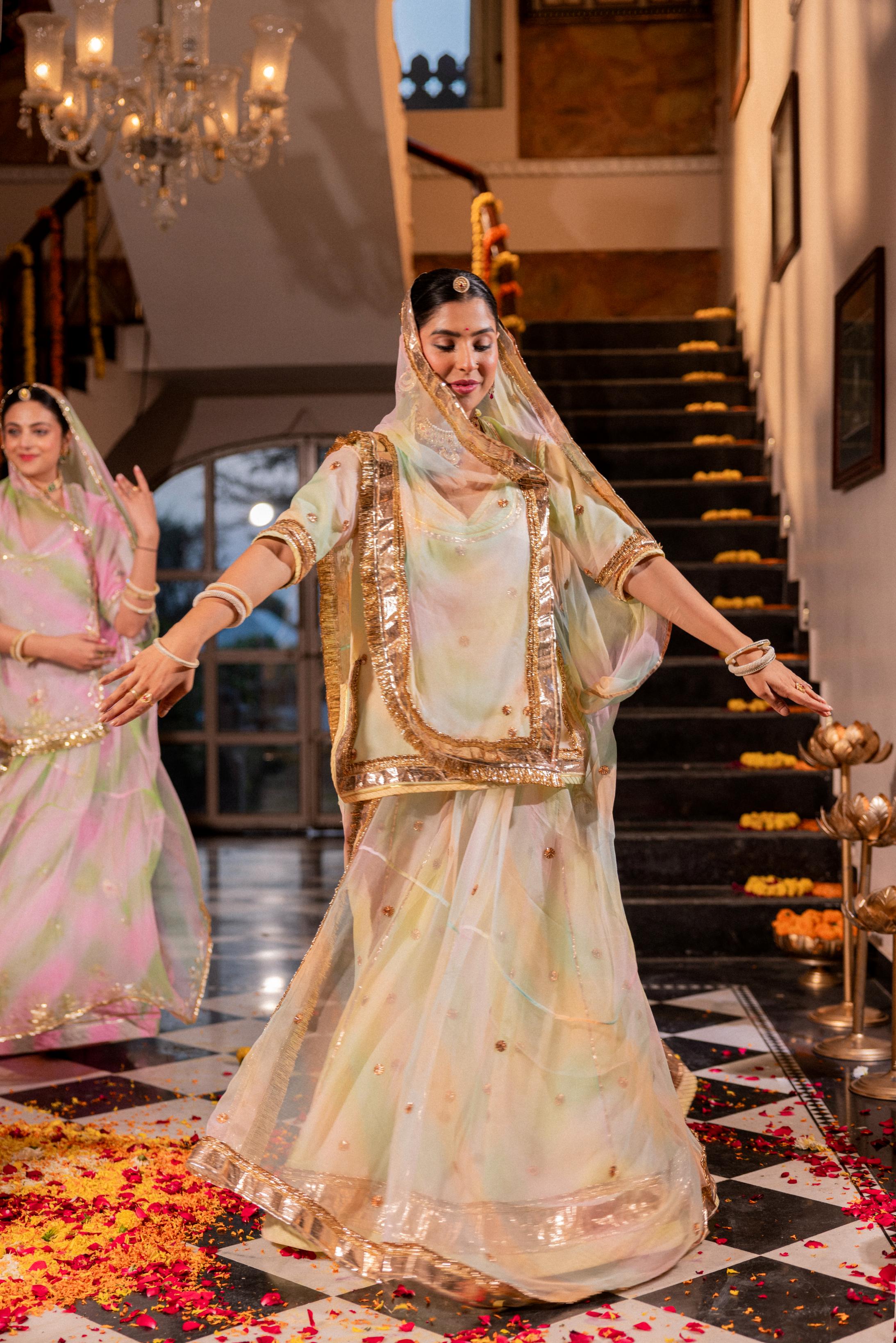 Samundar Leher 21 grms Pure Georgette Copper Laffi Dhora Ginni Phool Handwork Poshak (Unstitched)