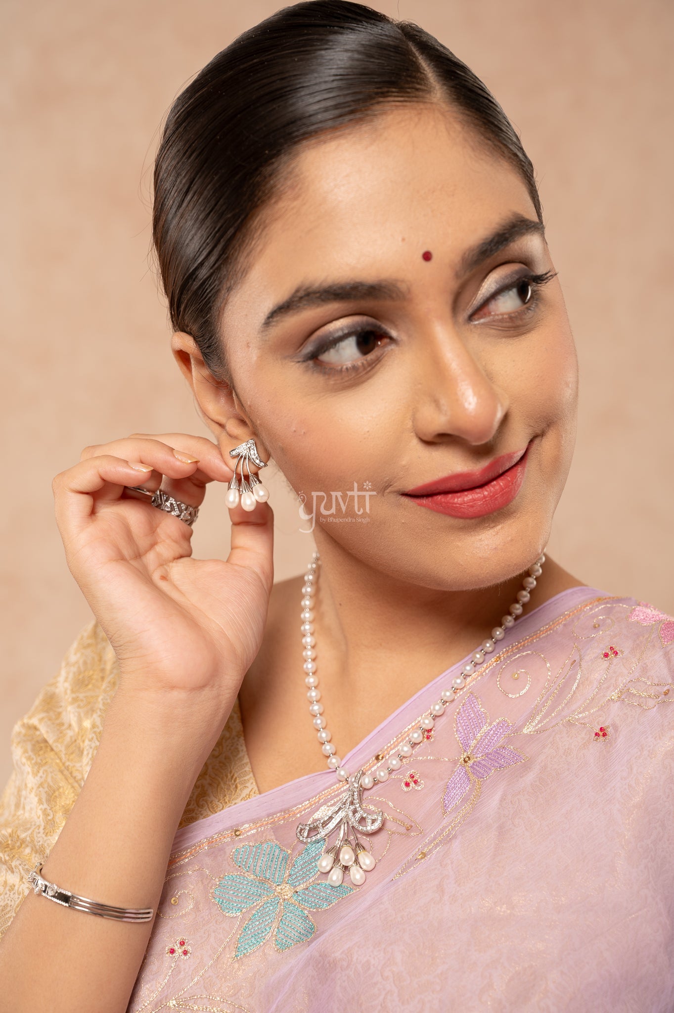 Lavender Viscose Chiffon Aari Resham Border Motif (Butti) Handwork  Saree